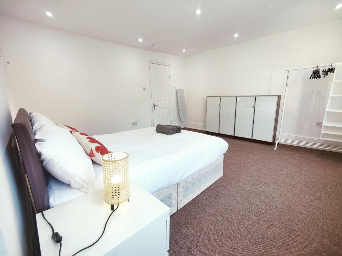 3 Bed Flat Close To Liverpool St & Brick Lane Лондон Экстерьер фото