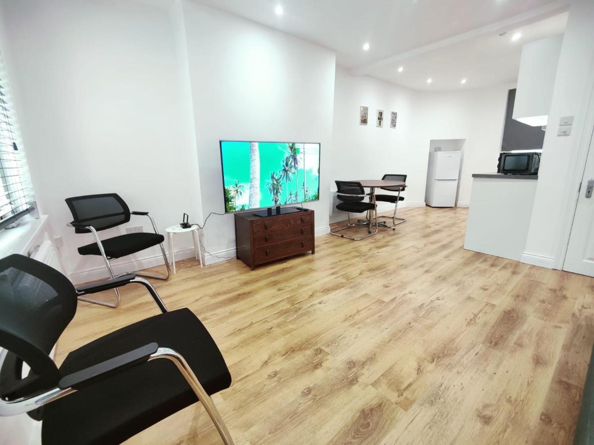 3 Bed Flat Close To Liverpool St & Brick Lane Лондон Экстерьер фото