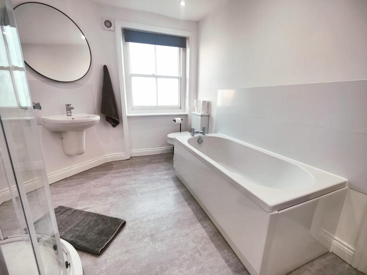 3 Bed Flat Close To Liverpool St & Brick Lane Лондон Экстерьер фото